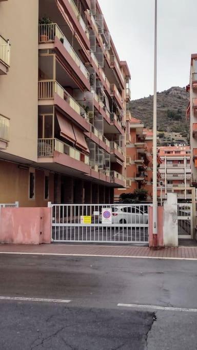 Appartamento Mama Monolocale Terrazzo Vista Mare 벤티밀리아 외부 사진